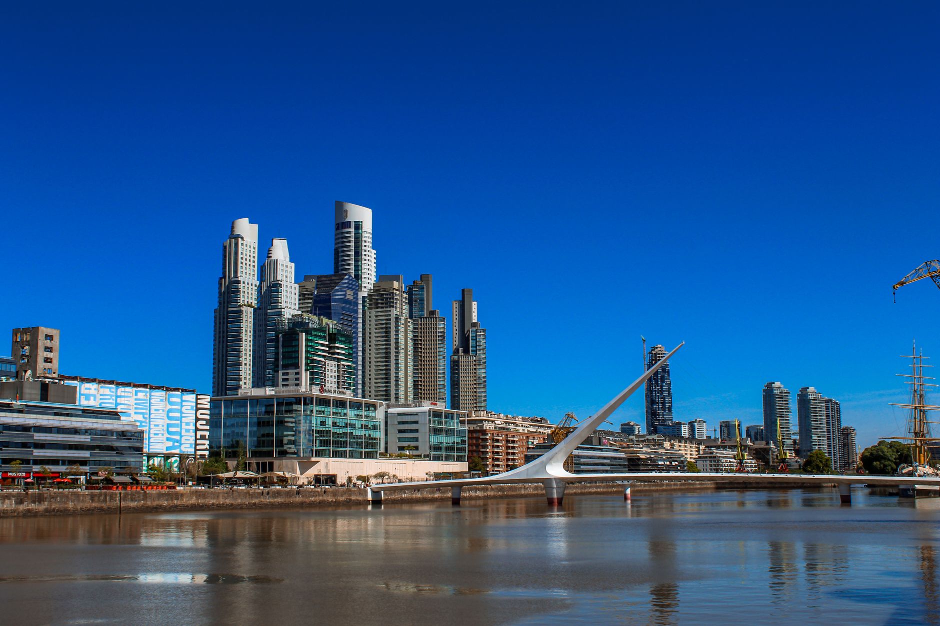 Puerto Madero y el Puente de la Mujer